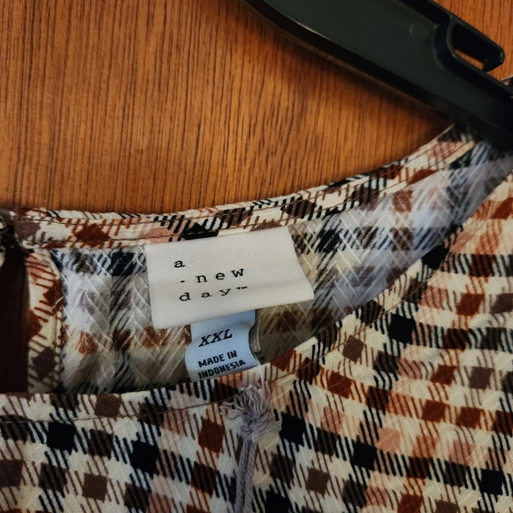 Women's blouse - Picture 3 of 7